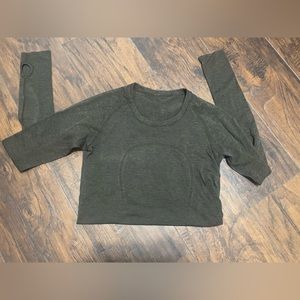 Lululemon swiftly tech in forest green color. Size small